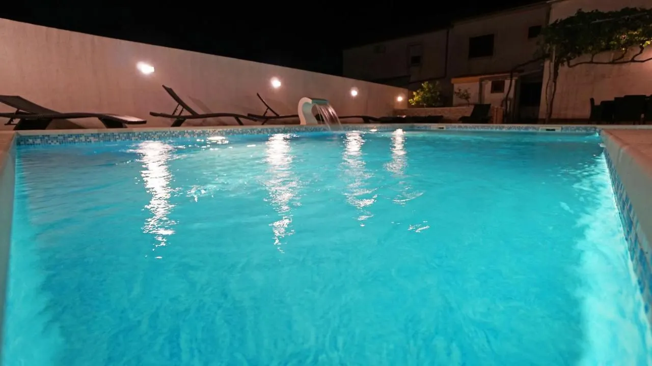 Apartments Roberta Kozino 0*,  Croatia